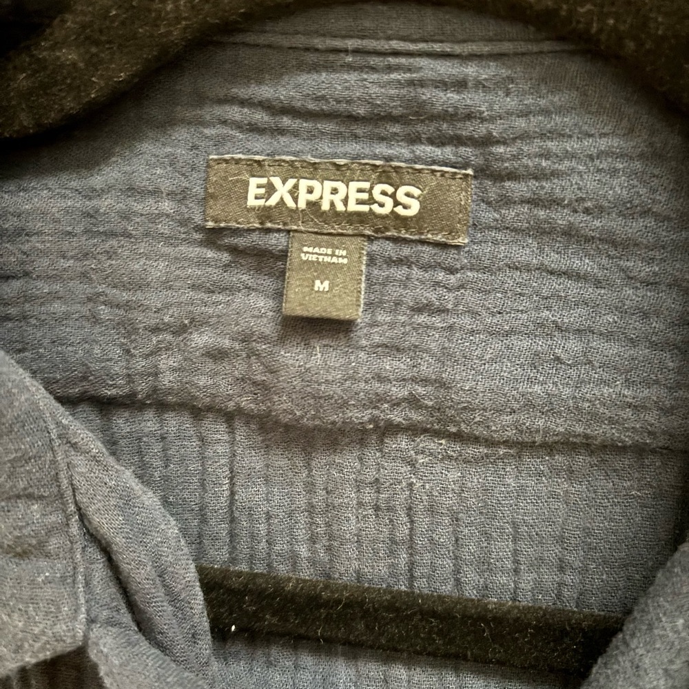 TWO Express Crinkle Textured Cotton Short Sleeve Shirts! Good used condition. - Picture 6 of 14